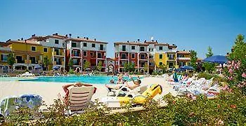Villaggio Sant'andrea 4* كاوْرلي