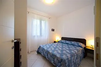 Villaggio Sant'andrea מלון דירות קאורלה