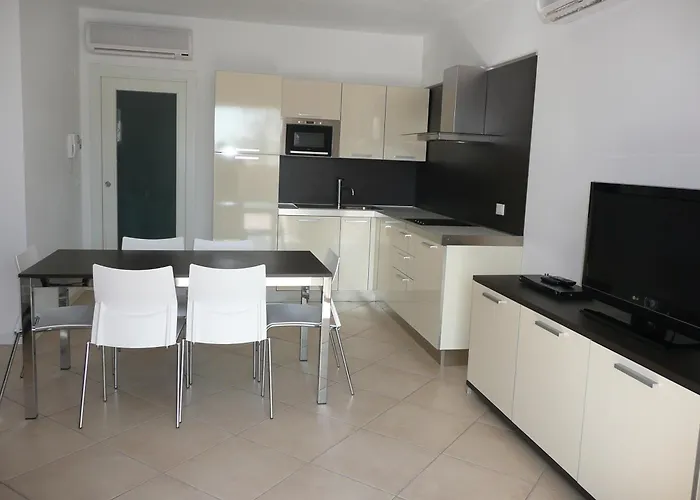 Villaggio Sant'andrea מלון דירות קאורלה